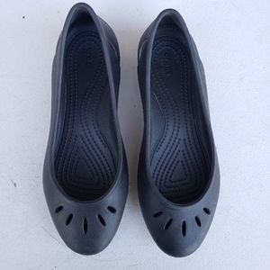 Size 7 Wide Crocs, black flats